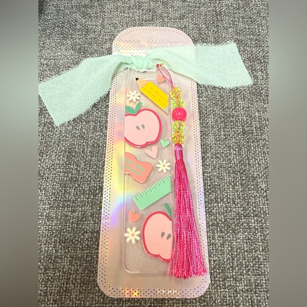 Acrylic bookmark with Apples design, tassel and beads. NWOT - Picture 4 of 8